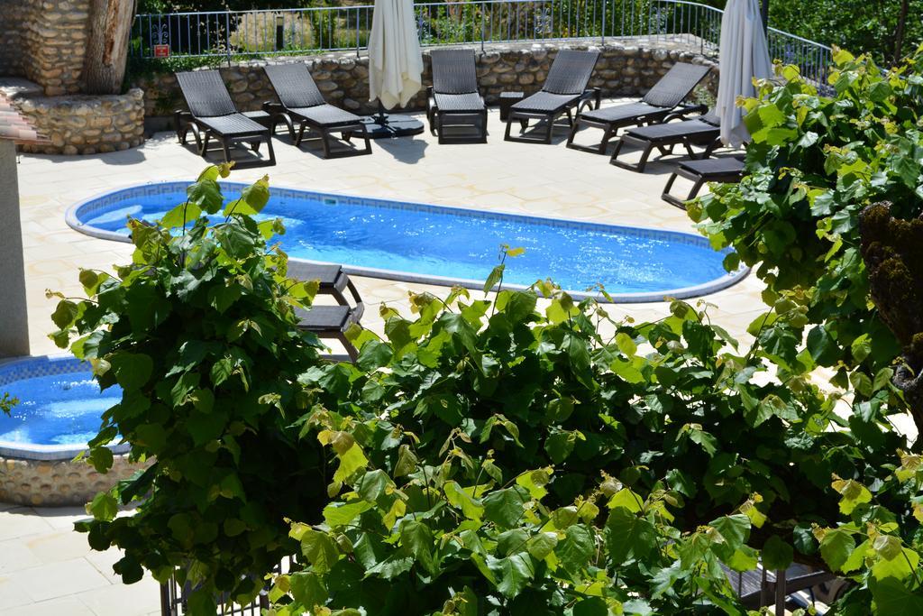 מוסטיה-סן-מארי Hotel Le Colombier מראה חיצוני תמונה