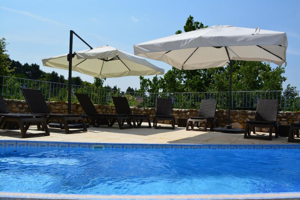 מוסטיה-סן-מארי Hotel Le Colombier מראה חיצוני תמונה