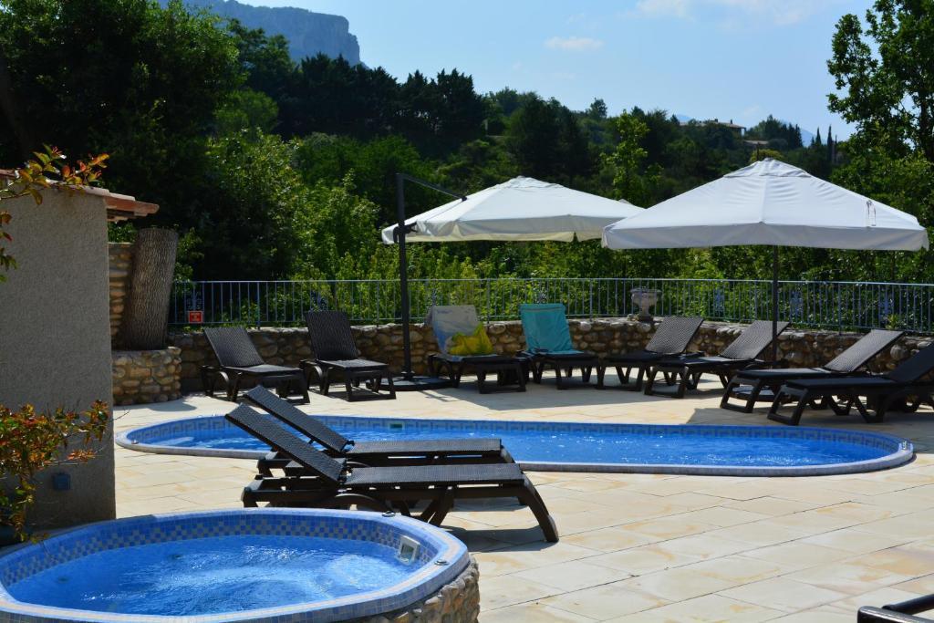 מוסטיה-סן-מארי Hotel Le Colombier מראה חיצוני תמונה